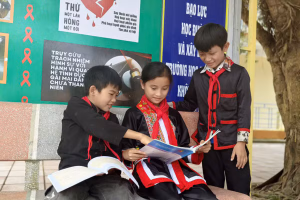 Học sinh Trường TH&THCS Đồng Văn, xã miền núi Hoành Mô.