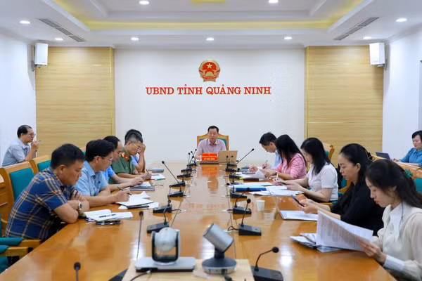 Quang cảnh buổi họp.
