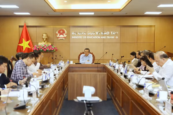 Thứ trưởng Nguyễn Văn Phúc chủ trì phiên họp.