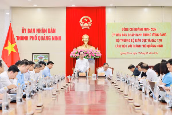 Quang cảnh buổi làm việc.