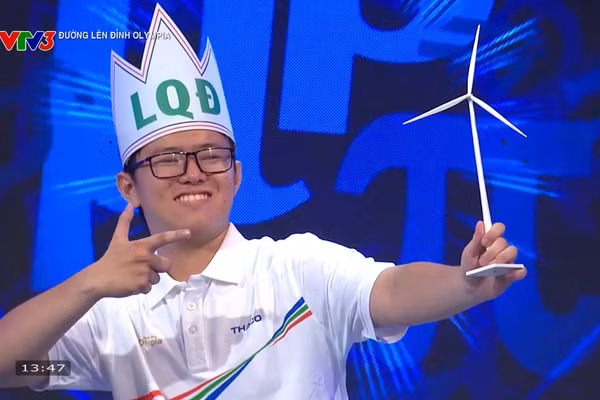 Trần Võ Gia Bảo, học sinh Trường THPT chuyên Lê Quý Đôn - Đông Hải, Khánh Hòa.