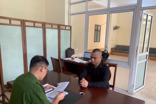 Nguyễn Tuấn Đạt tại cơ quan điều tra.