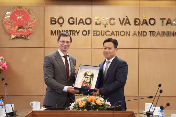 Thứ trưởng Lê Quân tiếp ông Anisimov Nikita.