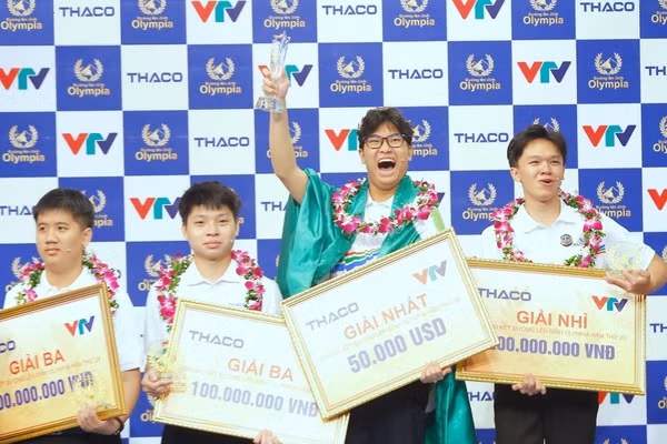 Chàng trai 'siêu dễ thương' mang vòng nguyệt quế Olympia về Hà Nội