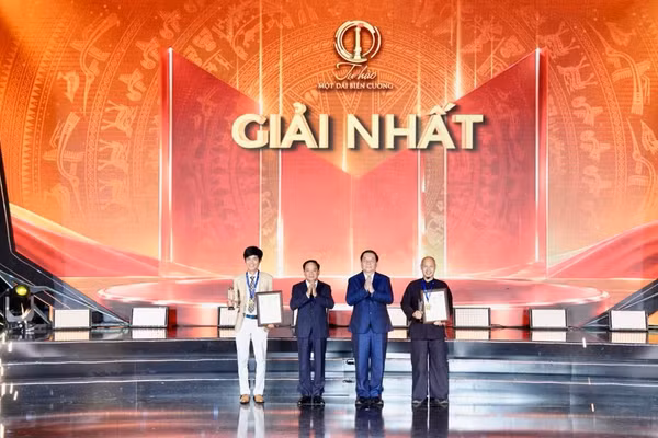 Hai giải Nhất thuộc về tác giả Triệu Văn Lịch và tác giả Giang Sơn Đông.