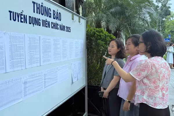 Đã có hơn 7.200 hồ sơ đăng ký tuyển dụng được gửi về Sở.