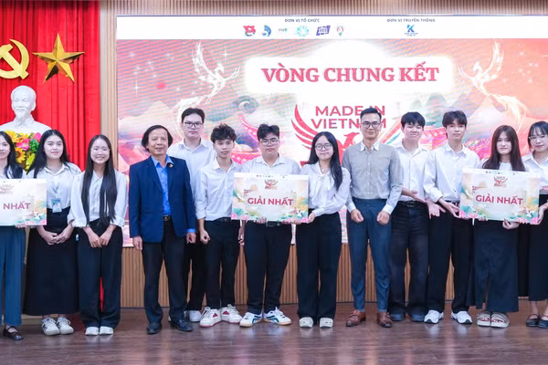 Trao giải cho các đội đoạt giải Nhất cuộc thi khởi nghiệp Made in Việt Nam 2026.
