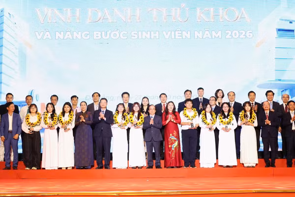 Đại học Đà Nẵng vinh danh 9 thủ khoa của 9 đơn vị đào tạo thành viên trong kỳ tuyển sinh năm 2026. 