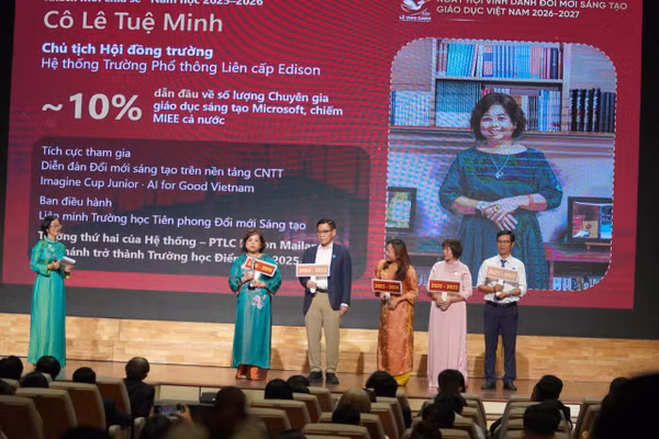 Ngày hội Vinh danh Đổi mới sáng tạo Giáo dục Việt Nam 2026 - 2027 tôn vinh các cá nhân, tập thể trường học trong đổi mới phương pháp dạy học và quản trị. 