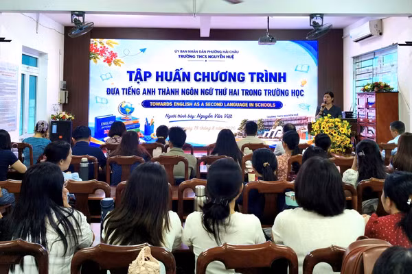 Tiếng Anh 'bước ra' khỏi giờ Ngoại ngữ