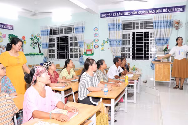 Học viên ở lớp xóa mù chữ.