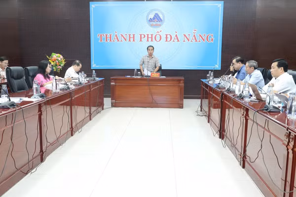 Ông Trần Anh Tuấn phát biểu tại cuộc họp Ban Chỉ đạo cấp thành phố về 2 kỳ thi.
