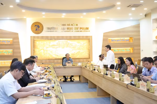 Thứ trưởng Bộ GD&ĐT Phạm Ngọc Thưởng và đoàn công tác của Bộ GD&ĐT làm việc với Trường Đại học Sư phạm - Đại học Đà Nẵng.