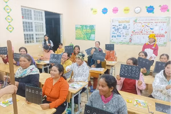 Lớp xóa mù chữ ở xã Tân Thanh, huyện Lâm Hà (Lâm Đồng) thời điểm năm 2023. Ảnh: Trang thông tin huyện Lâm Hà. 