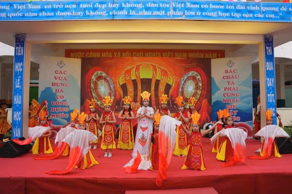 Tiết mục văn nghệ Hội trại truyền thống của Trường Tiểu học Hùng Vương (phường Hải Châu, TP Đà Nẵng). 