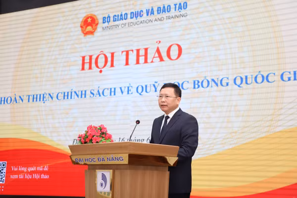 Ông Trần Văn Đạt, Phó Vụ trưởng Vụ Học sinh, sinh viên, Bộ GD&ĐT phát biểu đề dẫn tại Hội thảo.