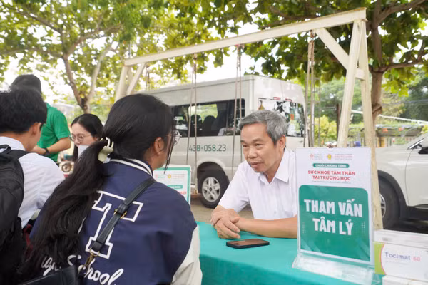 Trường Đại học Đông Á tổ chức chương trình tham vấn tâm lý học đường tại cá trường THPT.