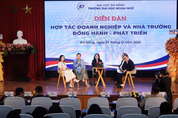 Chia sẻ và đối thoại giữa nhà trường - doanh nghiệp - sinh viên tại Diễn đàn hợp tác Doanh nghiệp & Nhà trường. 