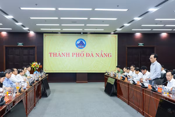 Quang cảnh buổi làm việc giữa Đoàn công tác Bộ GD&ĐT và UBND thành phố Đà Nẵng.
