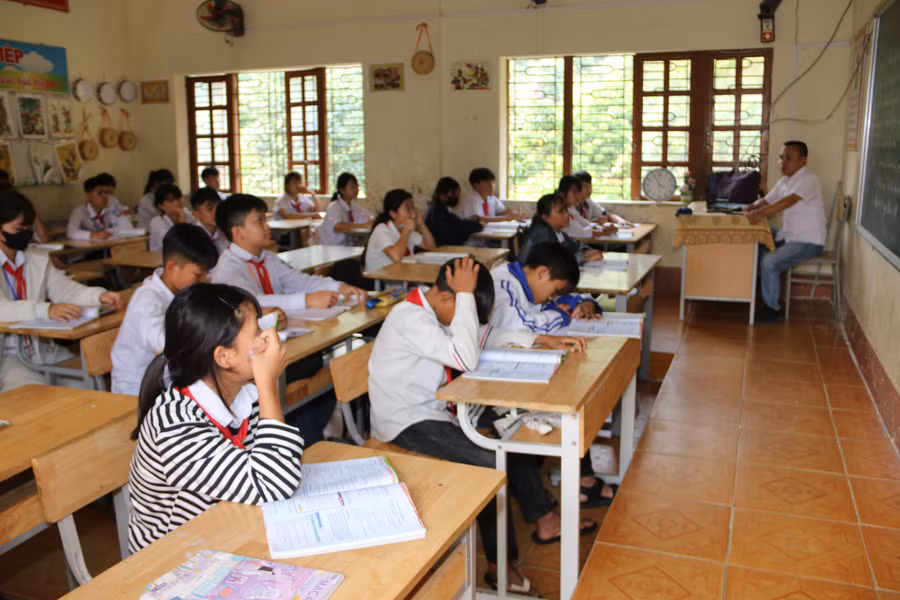 Học sinh trường THCS Chiềng Khương trong giờ lên lớp.