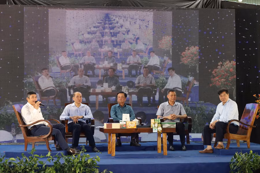 Các đại biểu trao đổi các giải pháp lan tỏa tư duy mới, cách làm mới tại buổi Toạ đàm.
