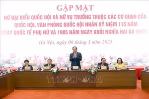 Chủ tịch Quốc hội Trần Thanh Mẫn gặp mặt nữ đại biểu Quốc hội