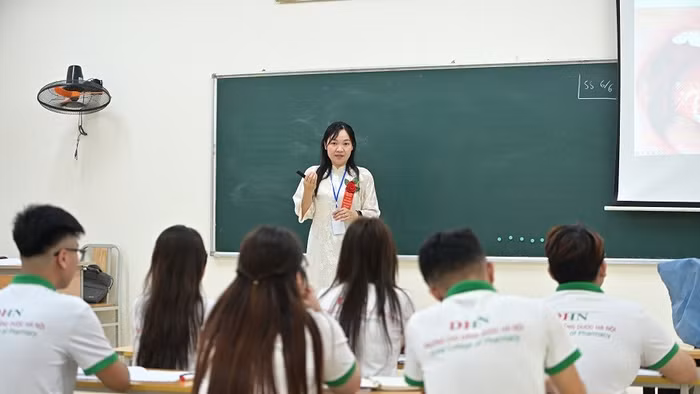 Giảng viên Trường Cao đẳng Dược Hà Nội trong phần thi giảng tại Hội giảng Nhà giáo Giáo dục nghề nghiệp năm 2026.
