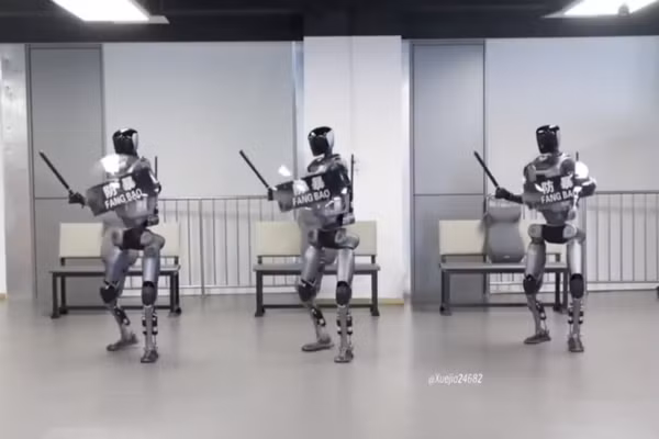 Robot Trung Quốc có thể bắt chước binh sĩ trong nhiệm vụ nguy hiểm
