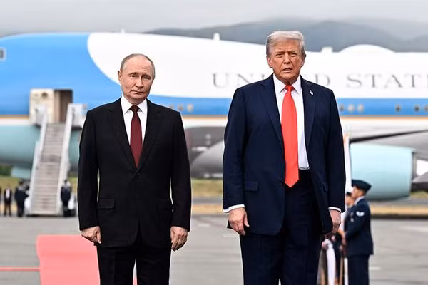 Tổng thống Nga Vladimir Putin và người đồng cấp Mỹ Donald Trump.