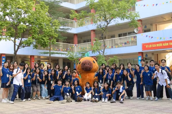 Các thành viên Ban tổ chức dự án Libreria Project chụp ảnh lưu niệm tại sự kiện