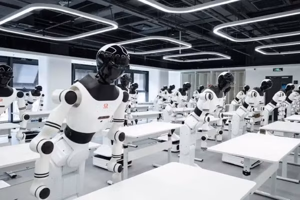 Các robot đang được huấn luyện tại Trung tâm Dữ liệu Robot Hình người Bắc Kinh.