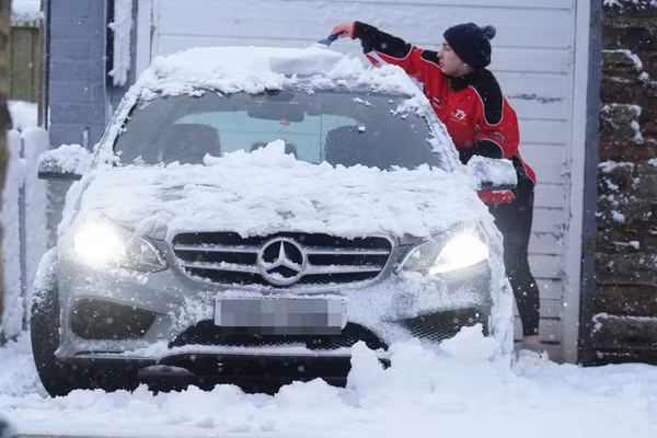 Bão tuyết phủ trắng nước Anh, nhiệt độ tụt mạnh