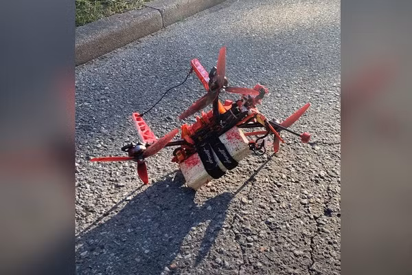 UAV gắn bom giả lao vào Đại sứ quán Nga ở quốc gia NATO
