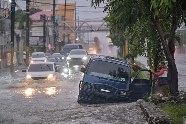 Cuồng phong Melissa càn quét Caribbe, trút bom nước, gây lụt nghiêm trọng