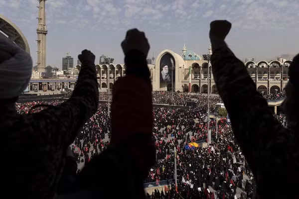 Hình ảnh tại lễ tang ông Ali Khamenei.