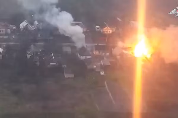 Pháo TOS-1A Solntsepyok trút đòn dồn dập, hỏa lực xóa sổ radar AN/TPQ-48