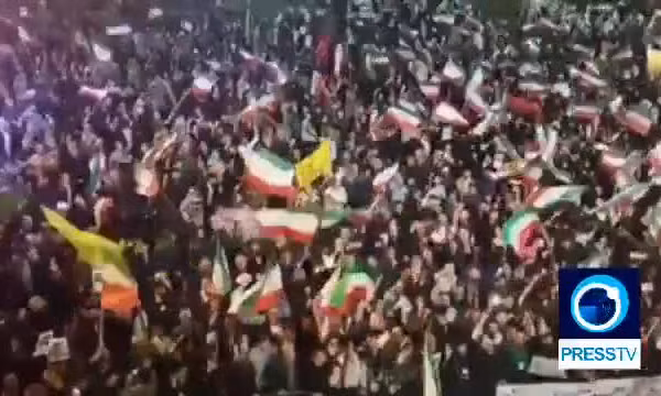 Người Iran xuống đường trên khắp cả nước.