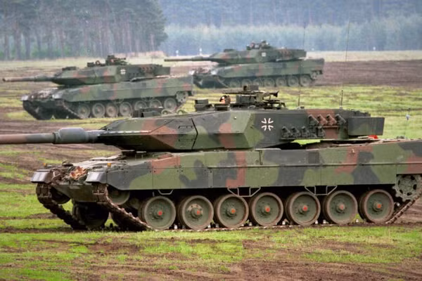 Xe tăng chiến đấu chủ lực Leopard 2.