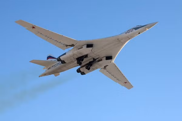 Máy bay Tupolev-160.