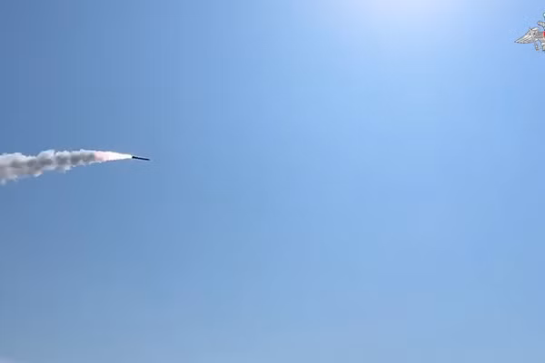 Hỏa lực dồn dập khiến Vampire MLRS và radar trinh sát Pelican đồng loạt tê liệt