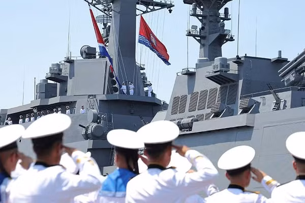 Ông Kim Jong-un công bố kế hoạch mở rộng hạm đội với tốc độ đáng chú ý