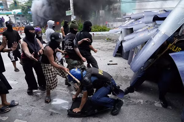Manila dậy sóng vì bê bối 'hạ tầng ma' chống lũ