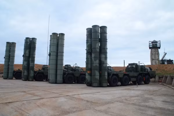Hệ thống phòng không S-400.