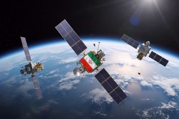 Minh họa các vệ tinh Iran quay quanh Trái đất.