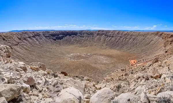 Để xác nhận tác động của tiểu hành tinh, các nhà nghiên cứu đã phân tích thạch anh để tìm các đặc điểm biến dạng phẳng. (Hình ảnh minh họa)