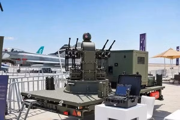 Nga tung hệ thống Zubr chuyên săn drone và đạn tuần kích