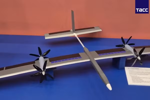 UAV có thể bay 40 ngày liên tục xuất hiện tại diễn đàn lớn