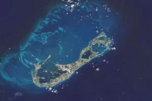 Ảnh vệ tinh Landsat 8 chụp Bermuda.