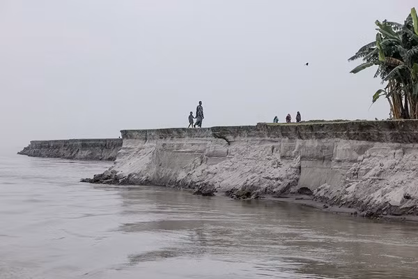 Cảnh hàng trăm gia đình Bangladesh bất lực vì liên tục bị mất nhà