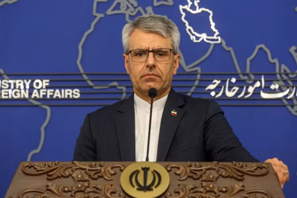 Người phát ngôn Bộ Ngoại giao Iran Esmaeil Baghaei